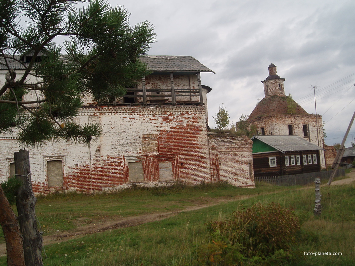 Ленские церкви, точнее, то, что от них осталось