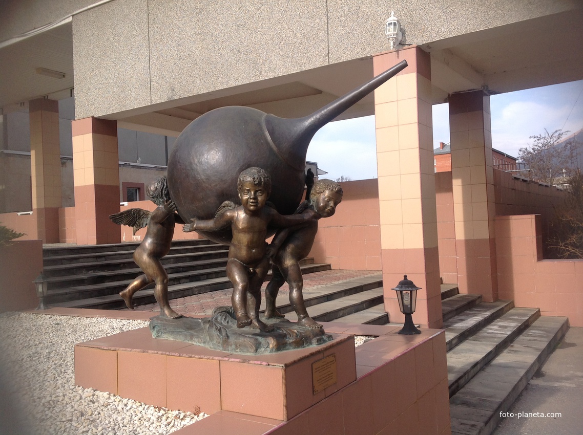 Памятник клизме в санатории Машук Аква-терм