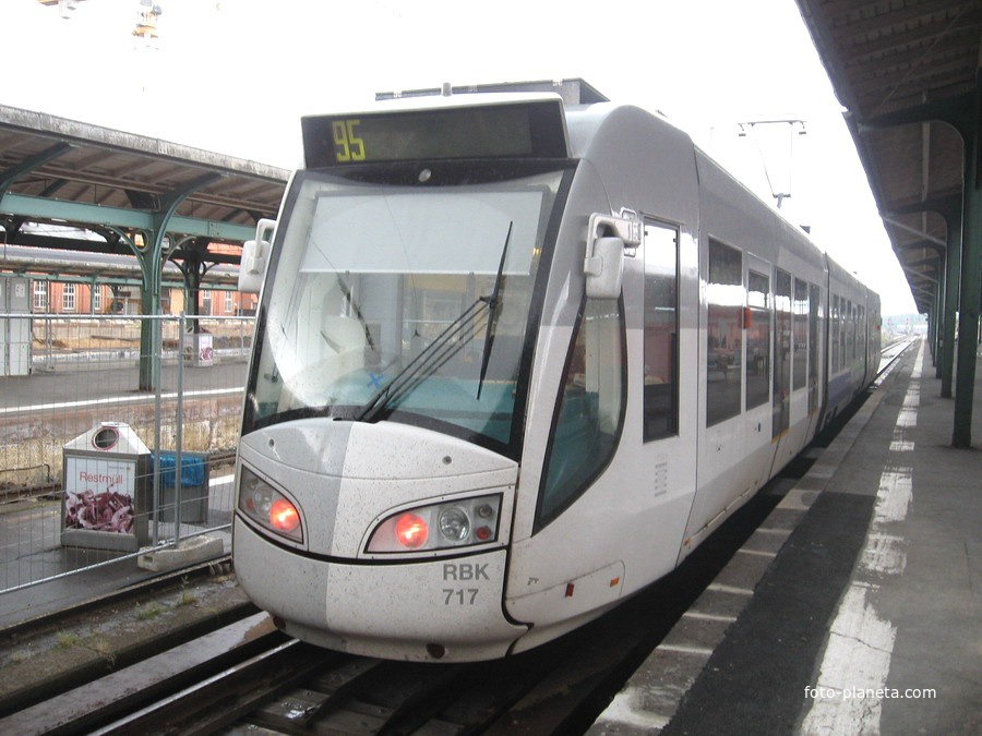 (2006 г.) Трамвай Alstom 8NRTW-E на ж/д вокзале.
