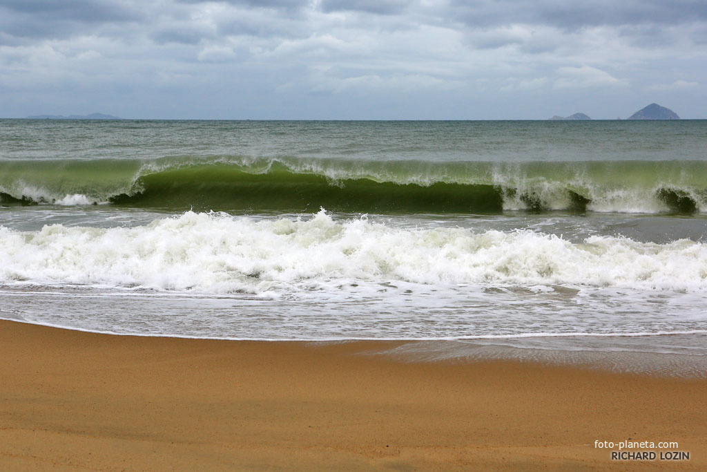 Ocean waves in the surf