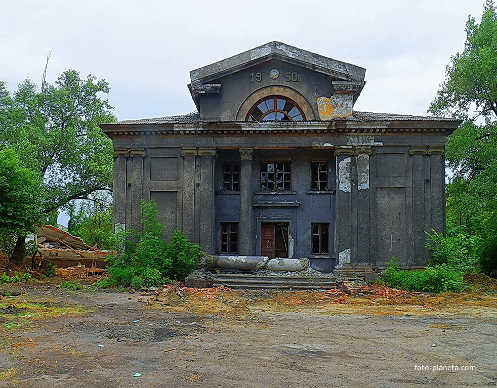 Руины ДК на Коксохиме
