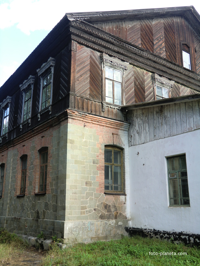 Здание бывшего шахтоуправления, заложенного В.Н.Френцем в начале ХХ в.