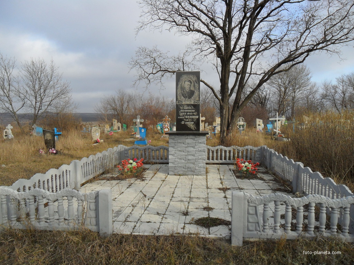 С Грузское. Памятник воинам павшим в боях за село Грузское.