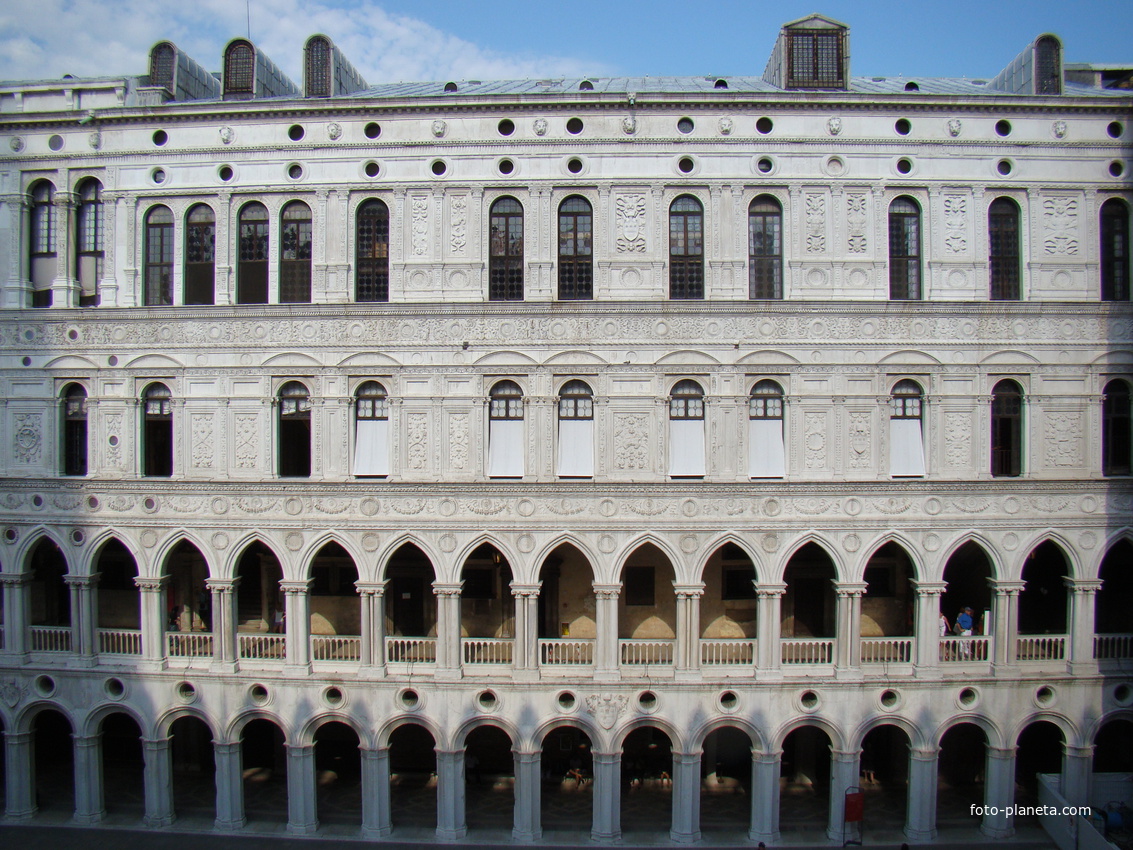 Вид на палату Доджей с моря