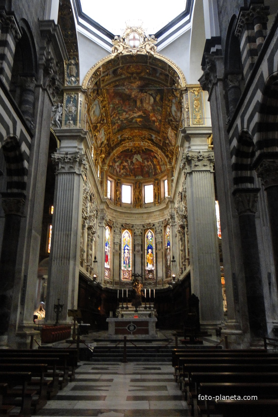 Генуя - интерьер кафедрального собора