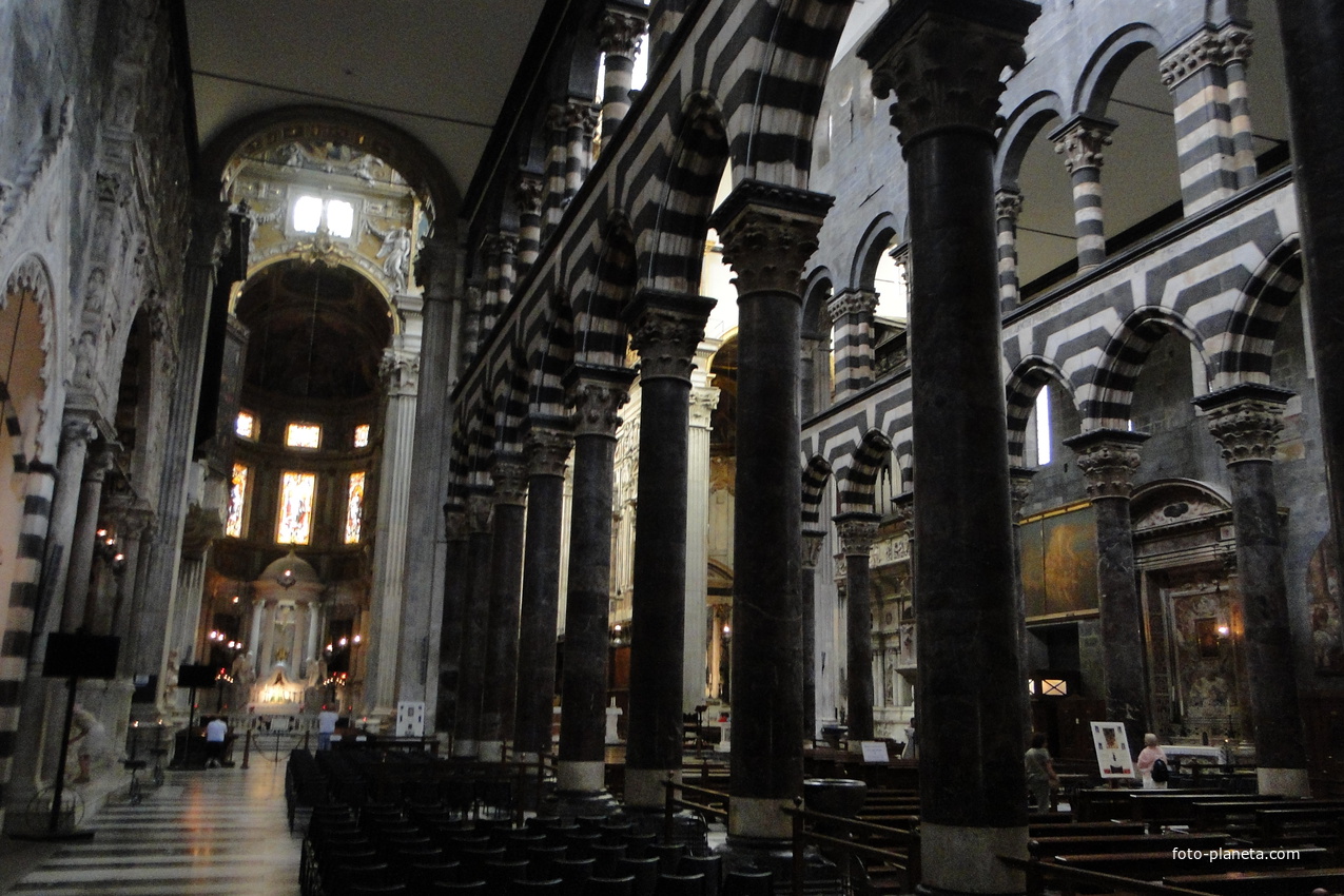 Генуя - интерьер кафедрального собора