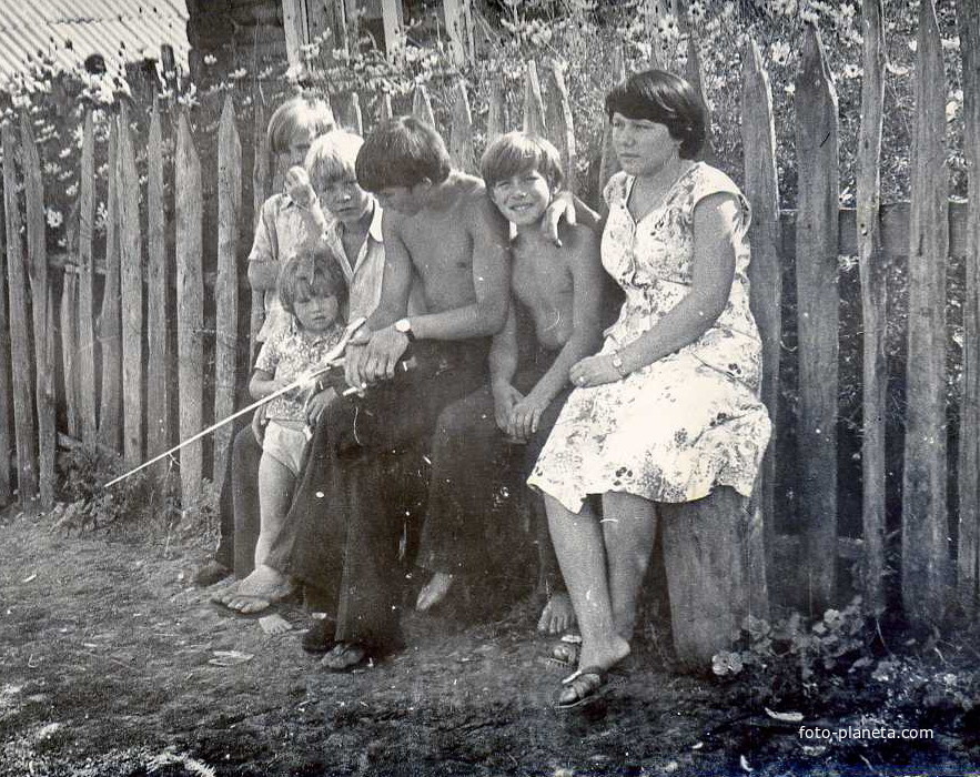 На лавочке.Ретро,1980 год