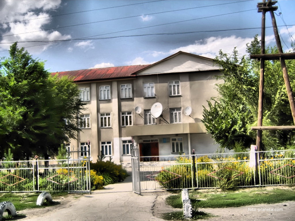 Бывшая школа СШ № 1, сейчас Кемеля Токаева