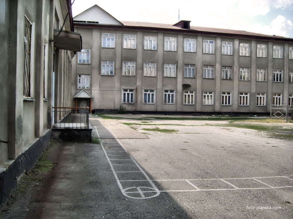 Школа СШ № 1 (бывшая), сейчас Кемеля Токаева