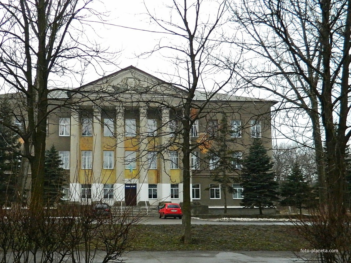 Харцызск. Городской дворец детского и юношеского творчества( бывший дворец пионеров).