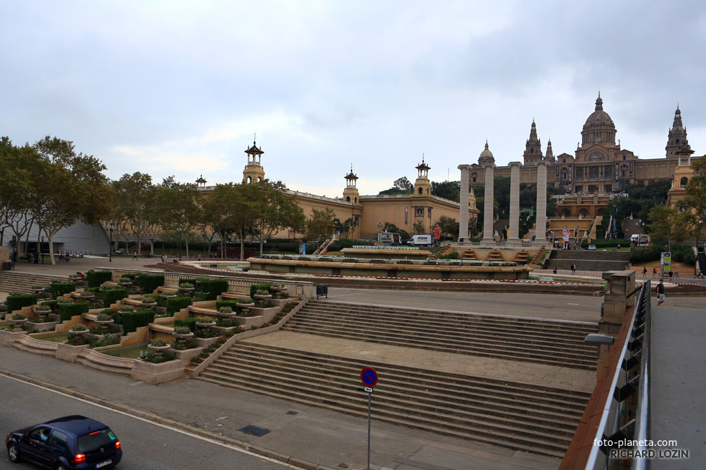 Национальный музей искусства Каталонии (MNAC) и Магический фонтан
