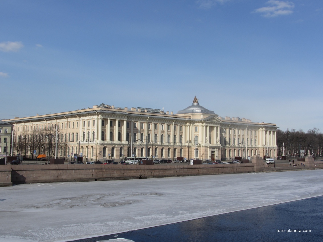 Академия художеств.