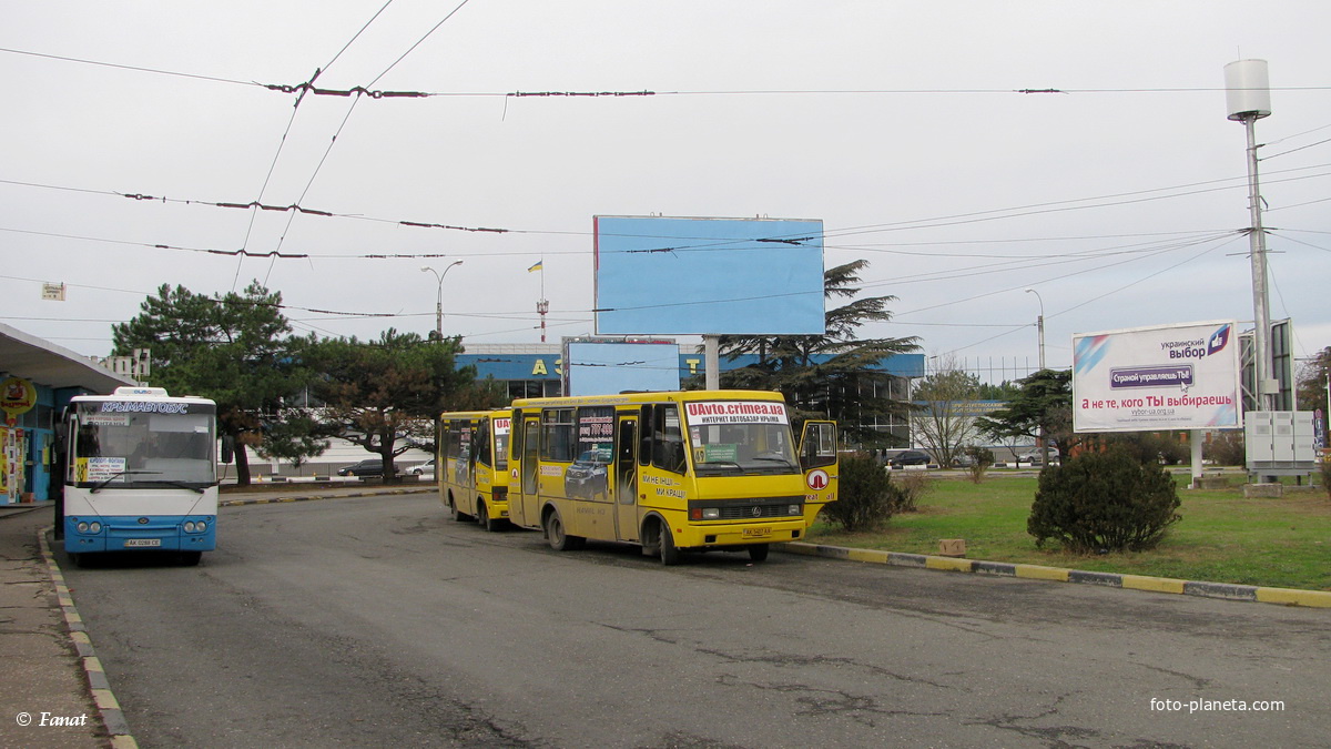 Остановка городского транспорта возле аэропорта