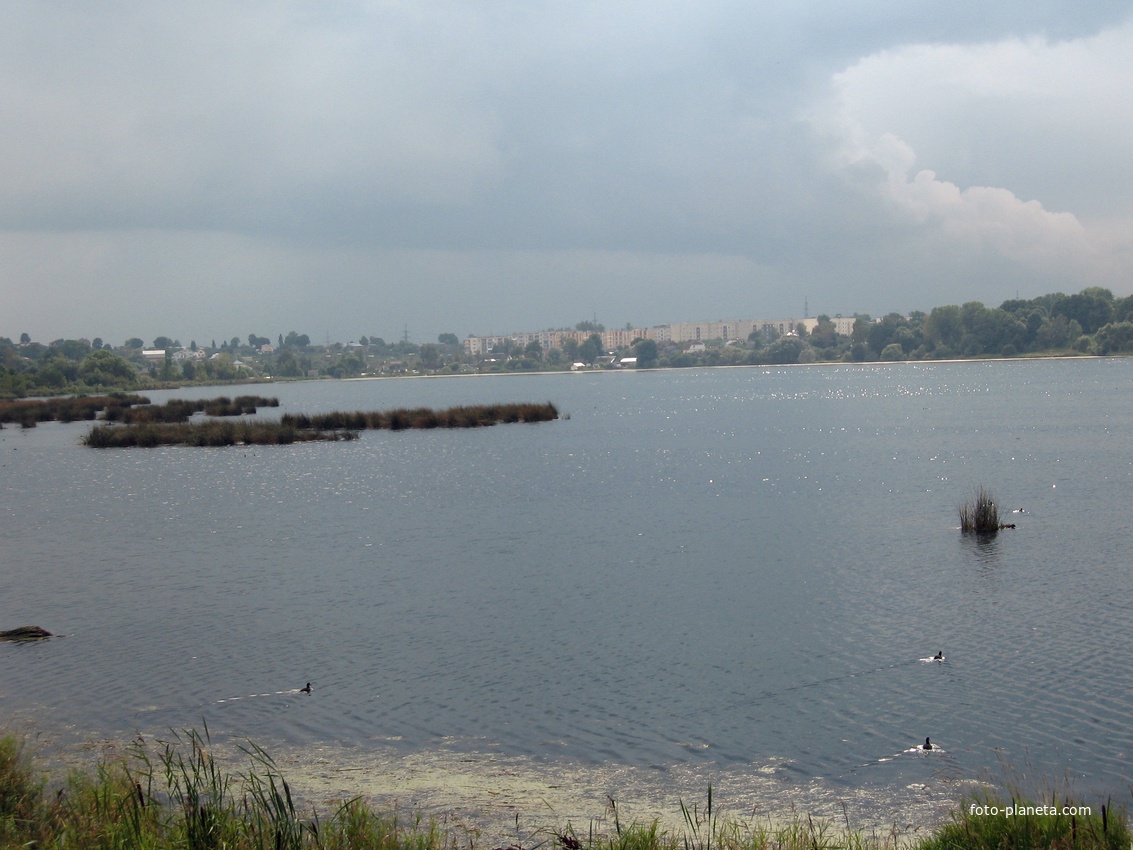 Можайское (Дудергофское) озеро, на  горизонте Виллози.