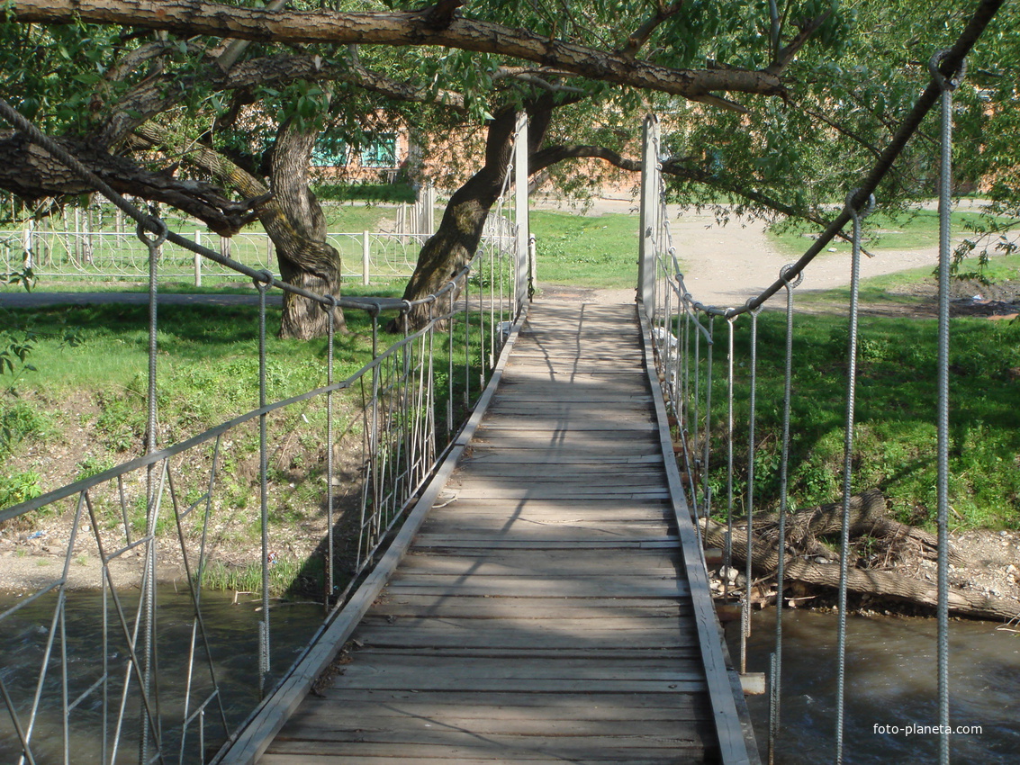 мост со стороны школы