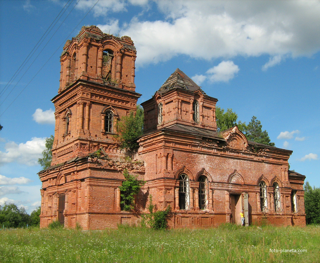 Церковь в Шемякино.
