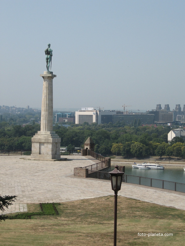 Вид на Белград со смотровой прощадки виз крепости.