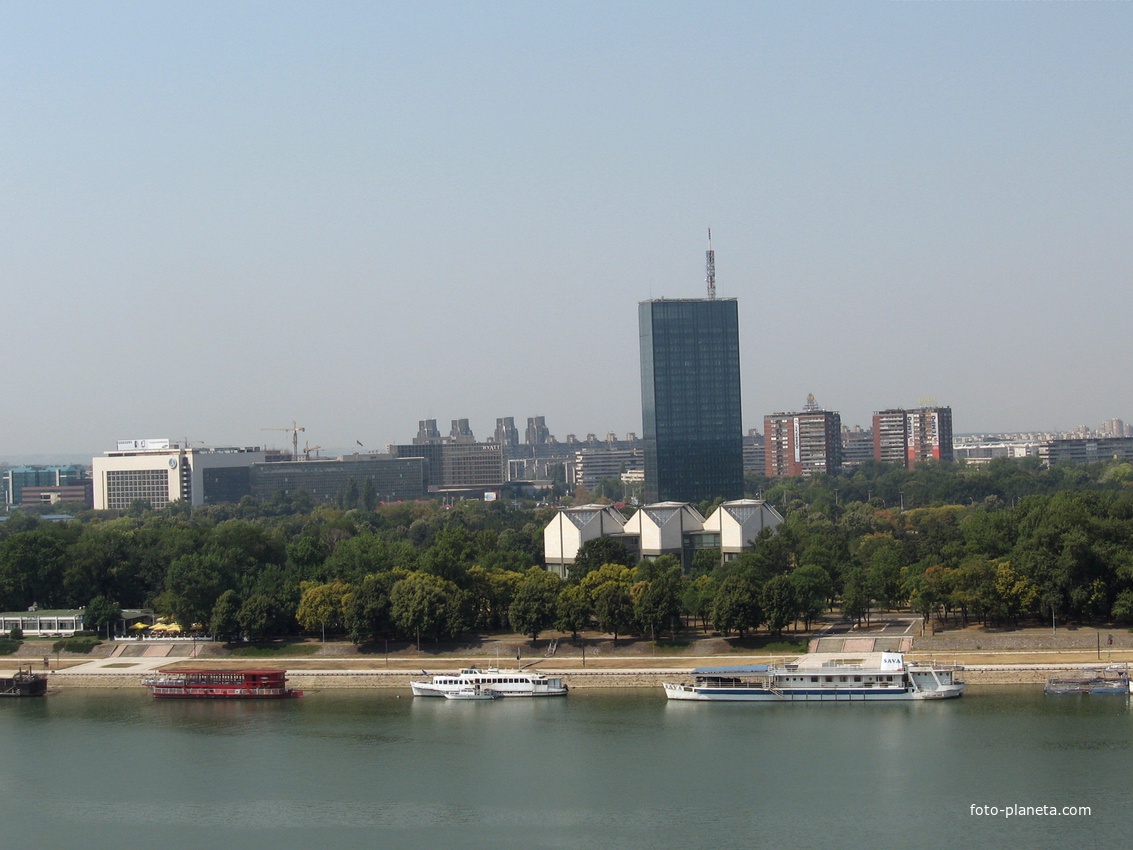 Вид на Белград со смотровой прощадки виз крепости.