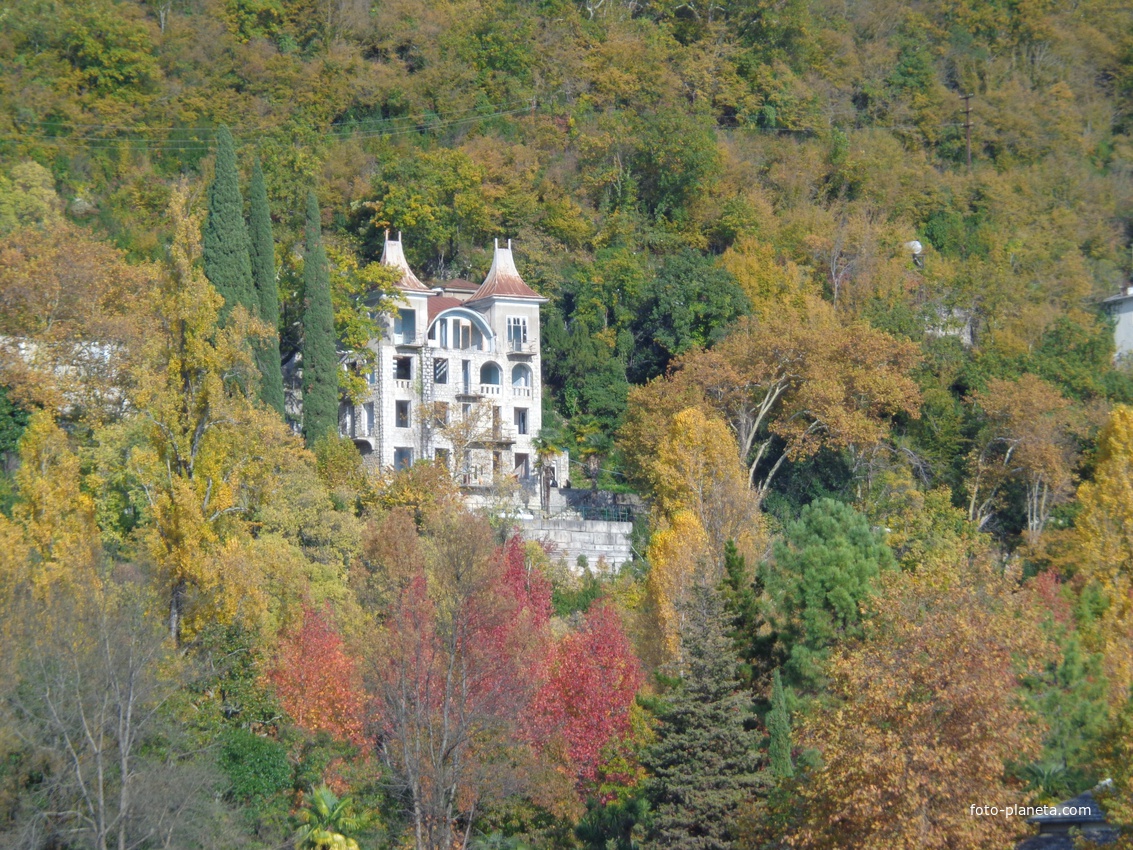 дом в румынском стиле\золотая осень в ноябре
