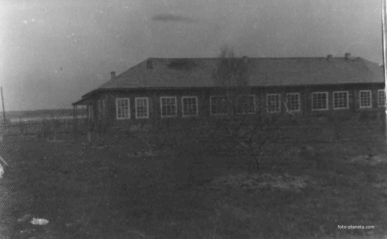 Березовка.  Новое здание школы (построено в 1934 г.)