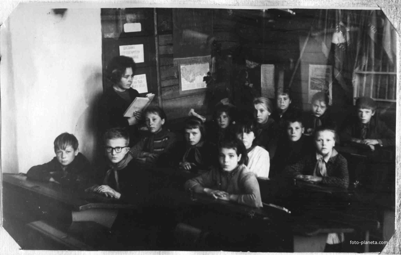 Березовская школа. Во время урока литературы в 5 классе. 1964 г.