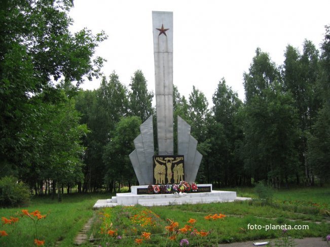 Котельнич. Памятник в честь Победы.