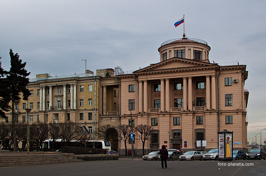 Площадь Ленина, дом 1