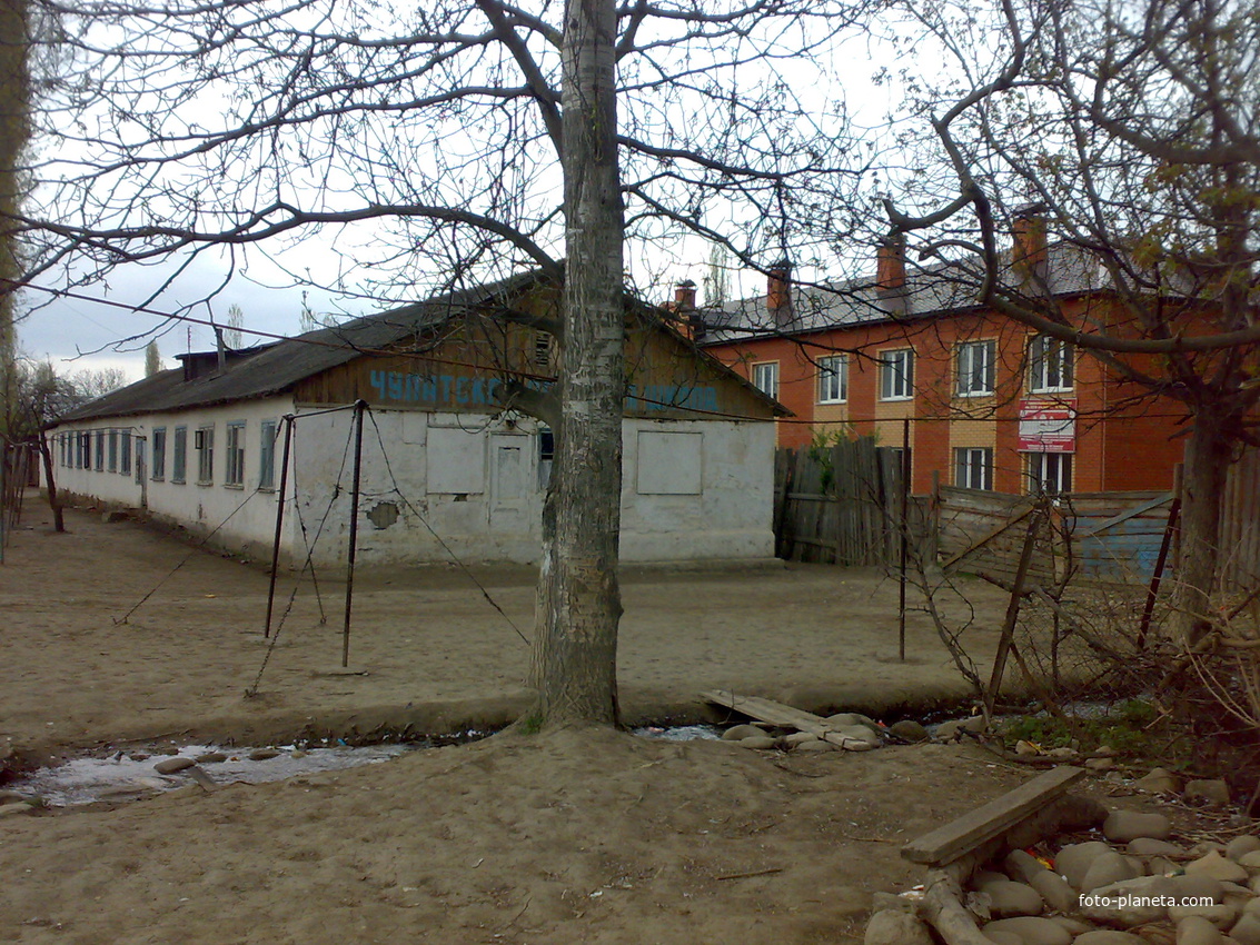 Чулат. Старое и новое здания школы