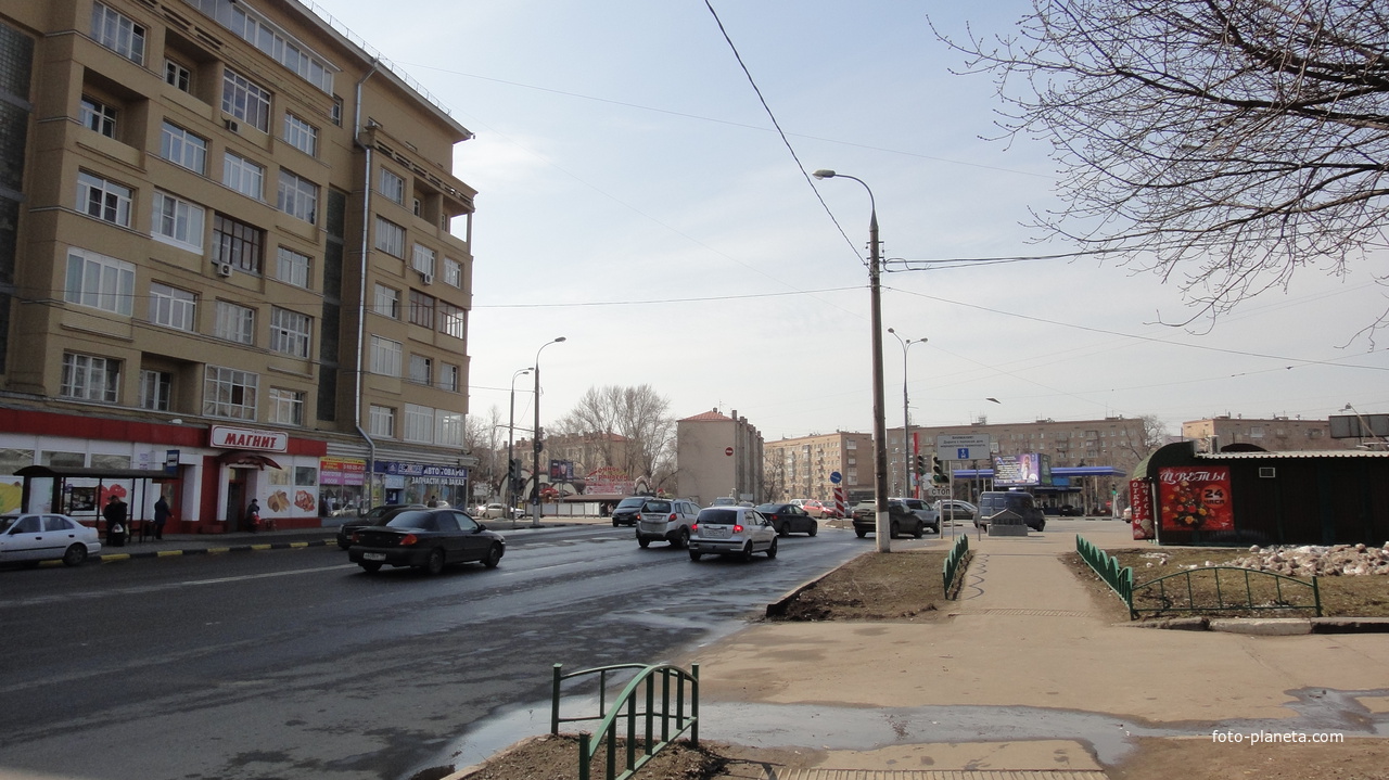 Перекрёсток Новоостаповской, Велозаводской и Симоновского Вала улиц