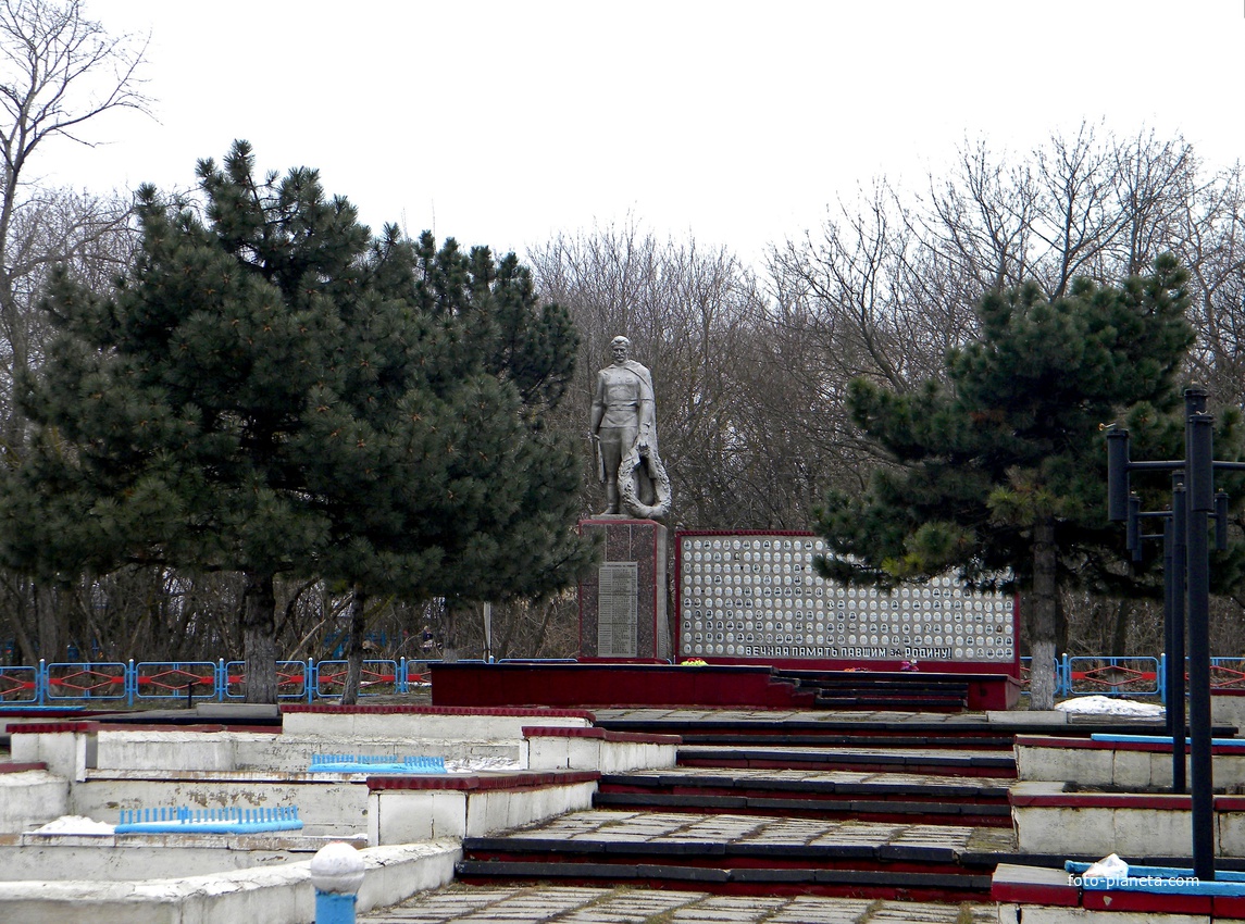 Братская могила 62 советских воинов