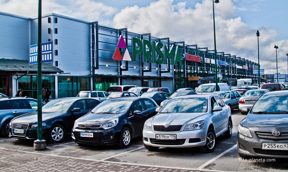 У магазина &quot;Призма&quot;