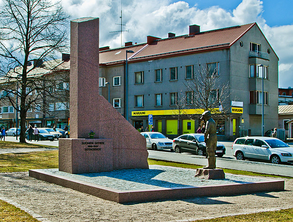 Памятник на улице Кауппакату