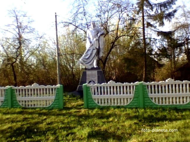 д Перепись.  Памятник летчикам