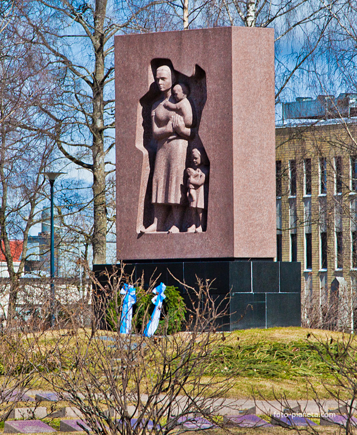 Памятник &quot;Скорбь и вера в будущее&quot;