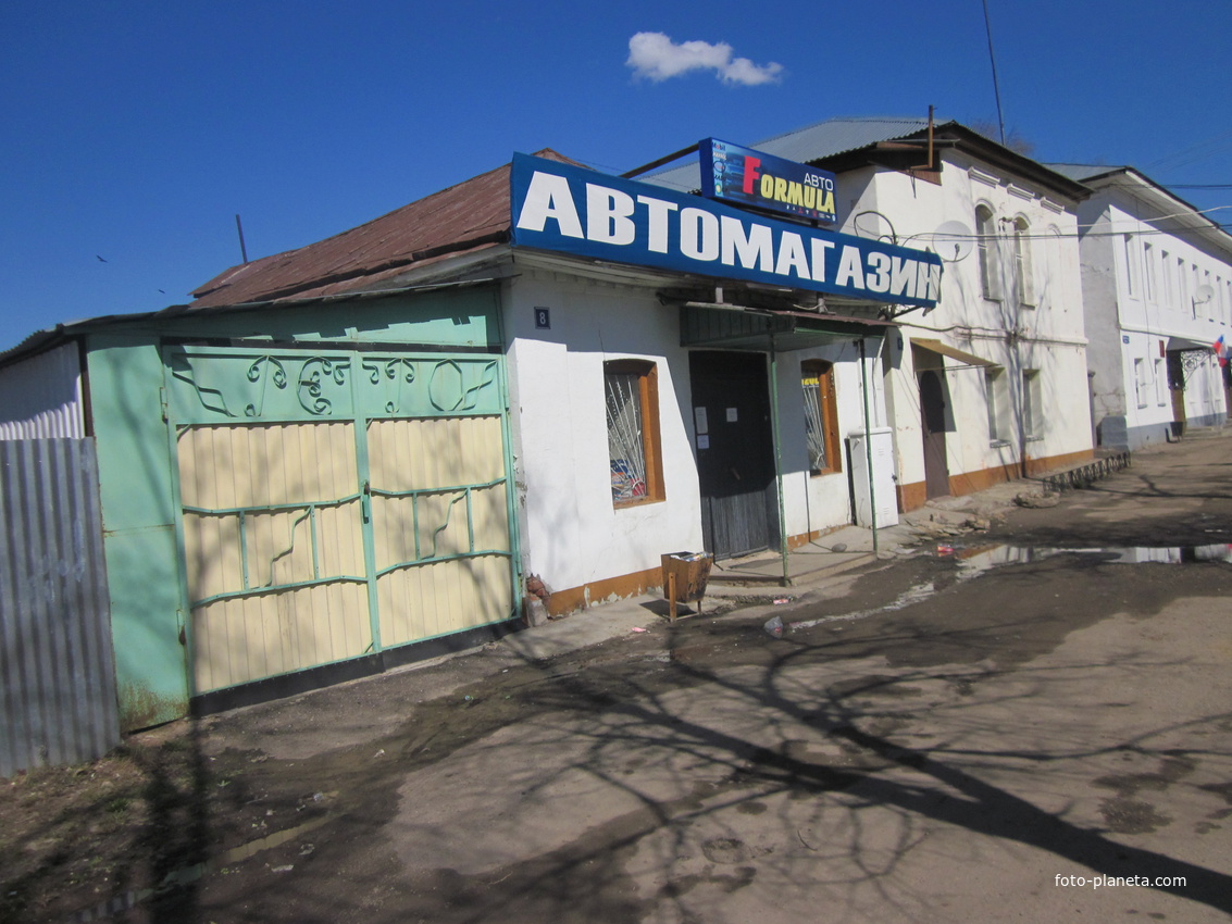 Автозапчасти на Советской площади.