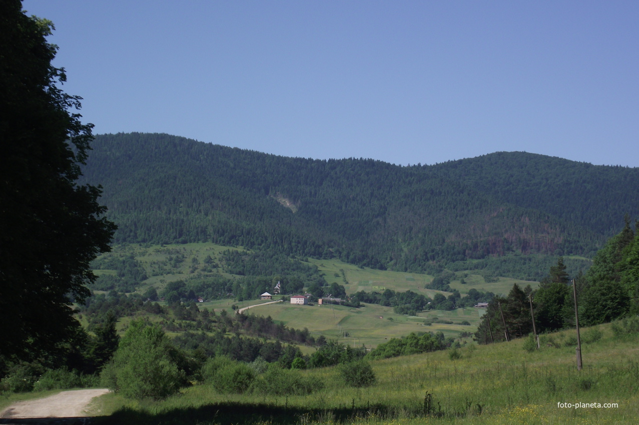 Вид на Грозьово з сусіднього села Виців