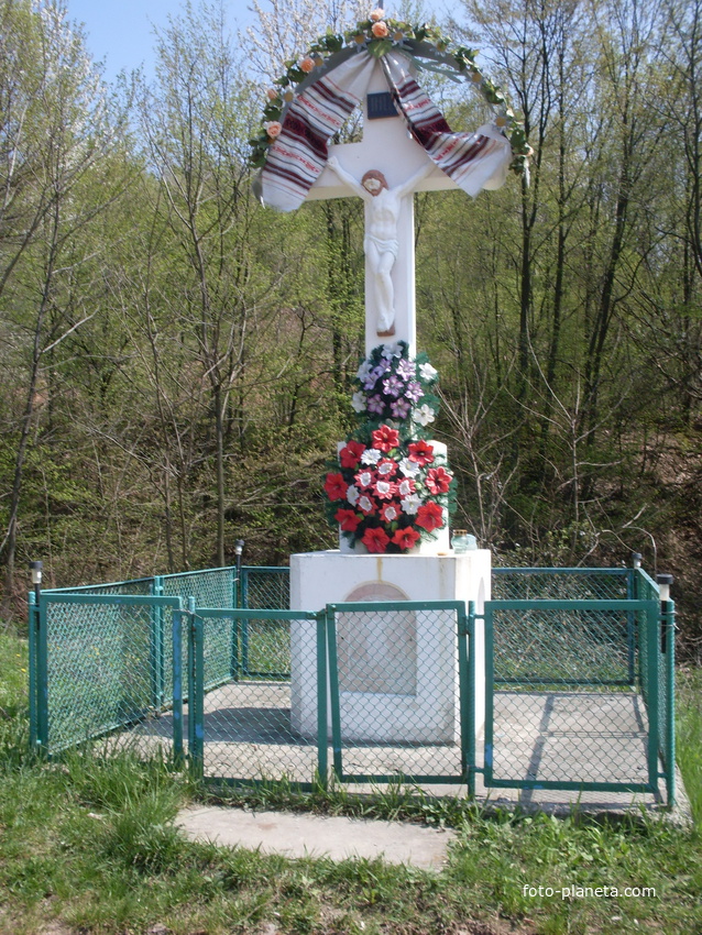 Хрест в кінці села