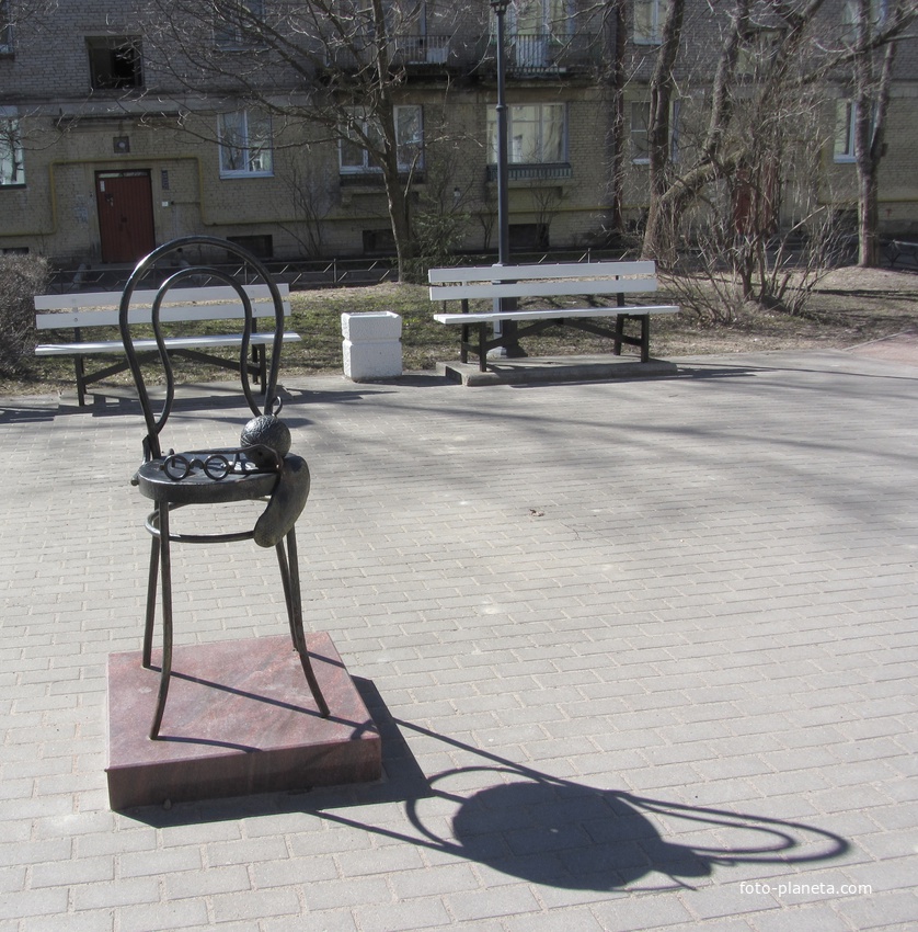 проспект Ленина, Зеленогорск скульптура Бабушкин стул.