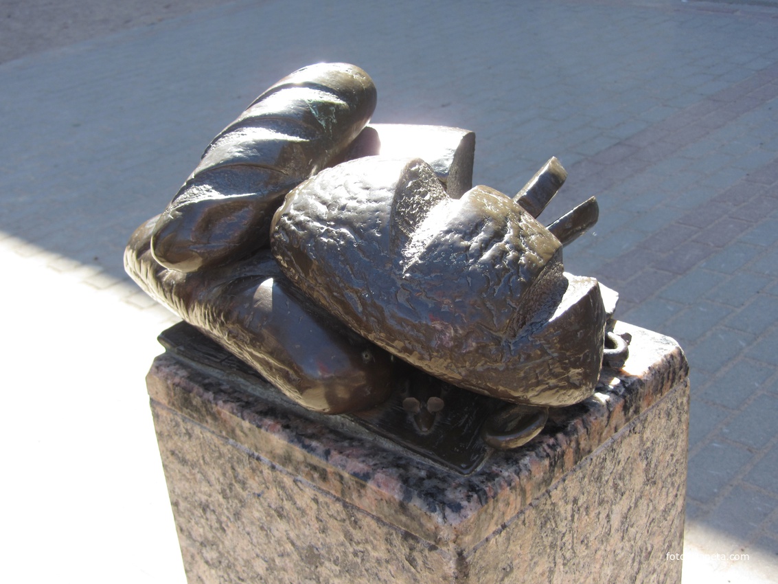 просп. Ленина, Зеленогорск. Памятник хлебу.