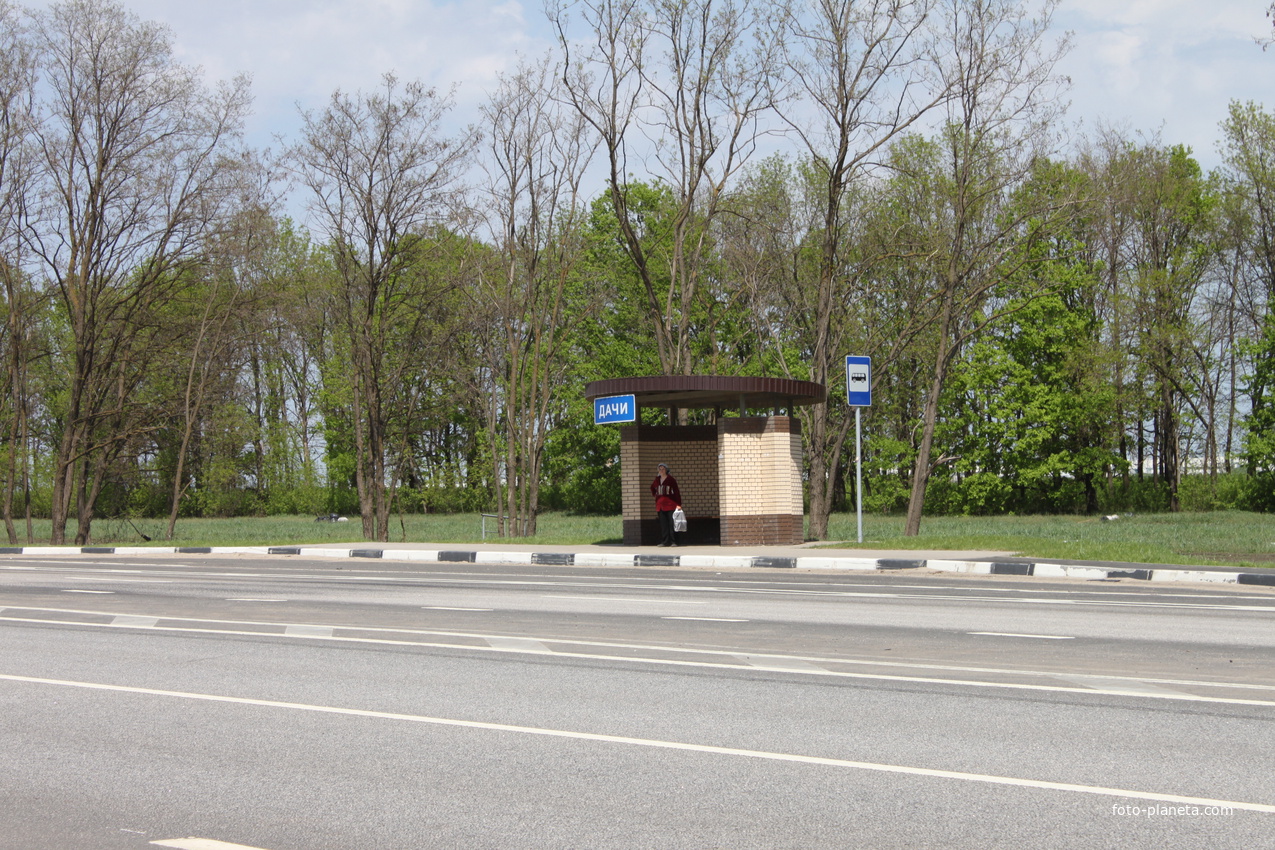 Крутой Лог. Автобусная остановка в нижней части села.