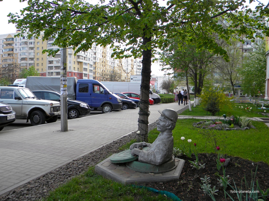 Улица Конева, скульптура сантехника