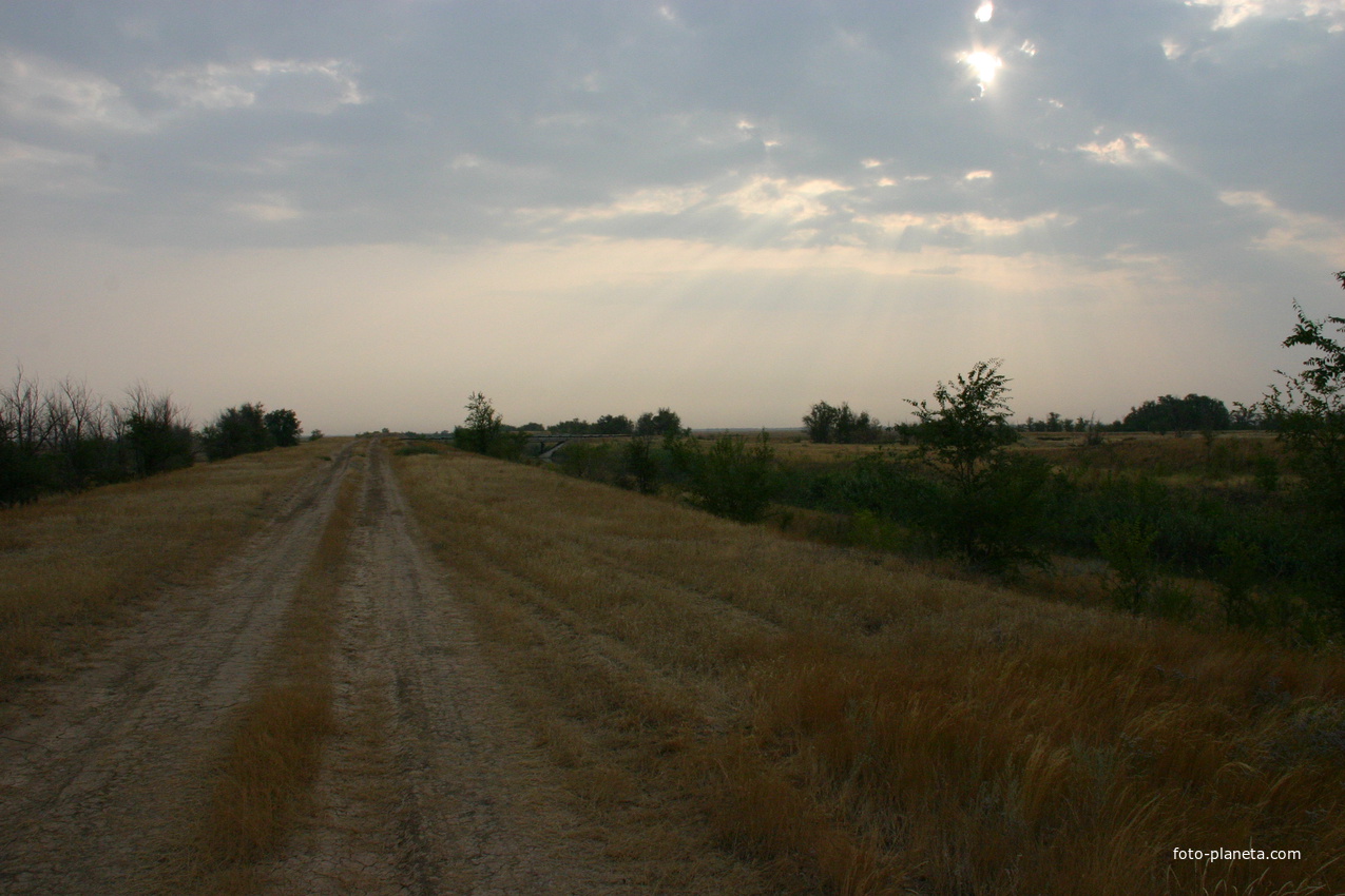 Дорога у канала