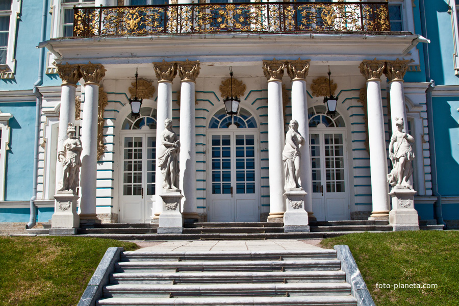 Екатерининский дворец. Статуи.