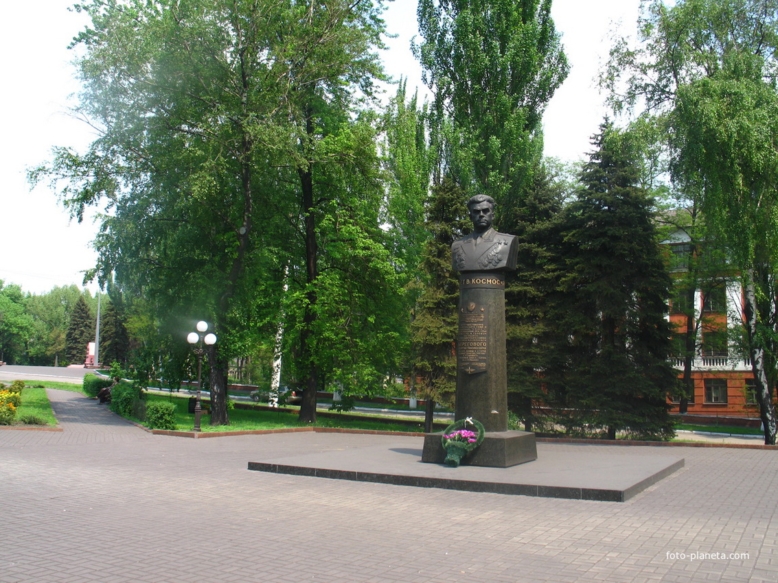 Памятник космонавту Г.Береговому
