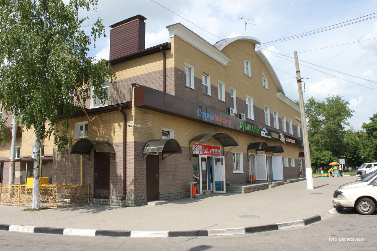 Майский. Торговый центр.