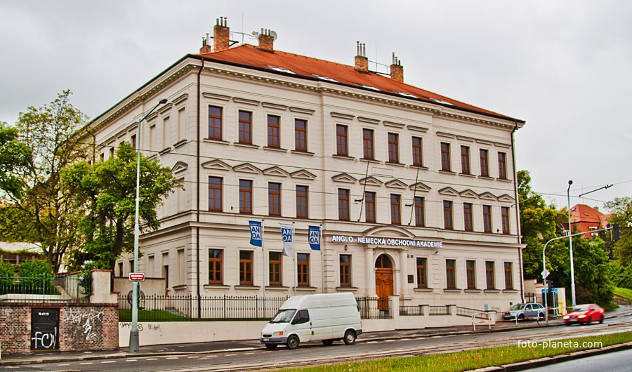 Англо-германская академия на улице Белогорской