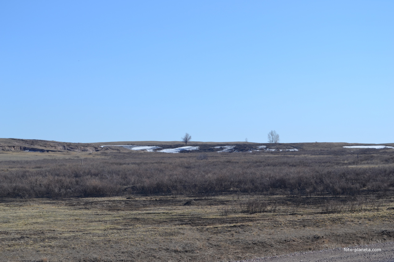 В этом месте когда находилось село &quot;Старая Саратовка&quot; основанная переселенцами с Поволжья в начале 20 го века ,после пожара в 60х годах перенесена на новое место.