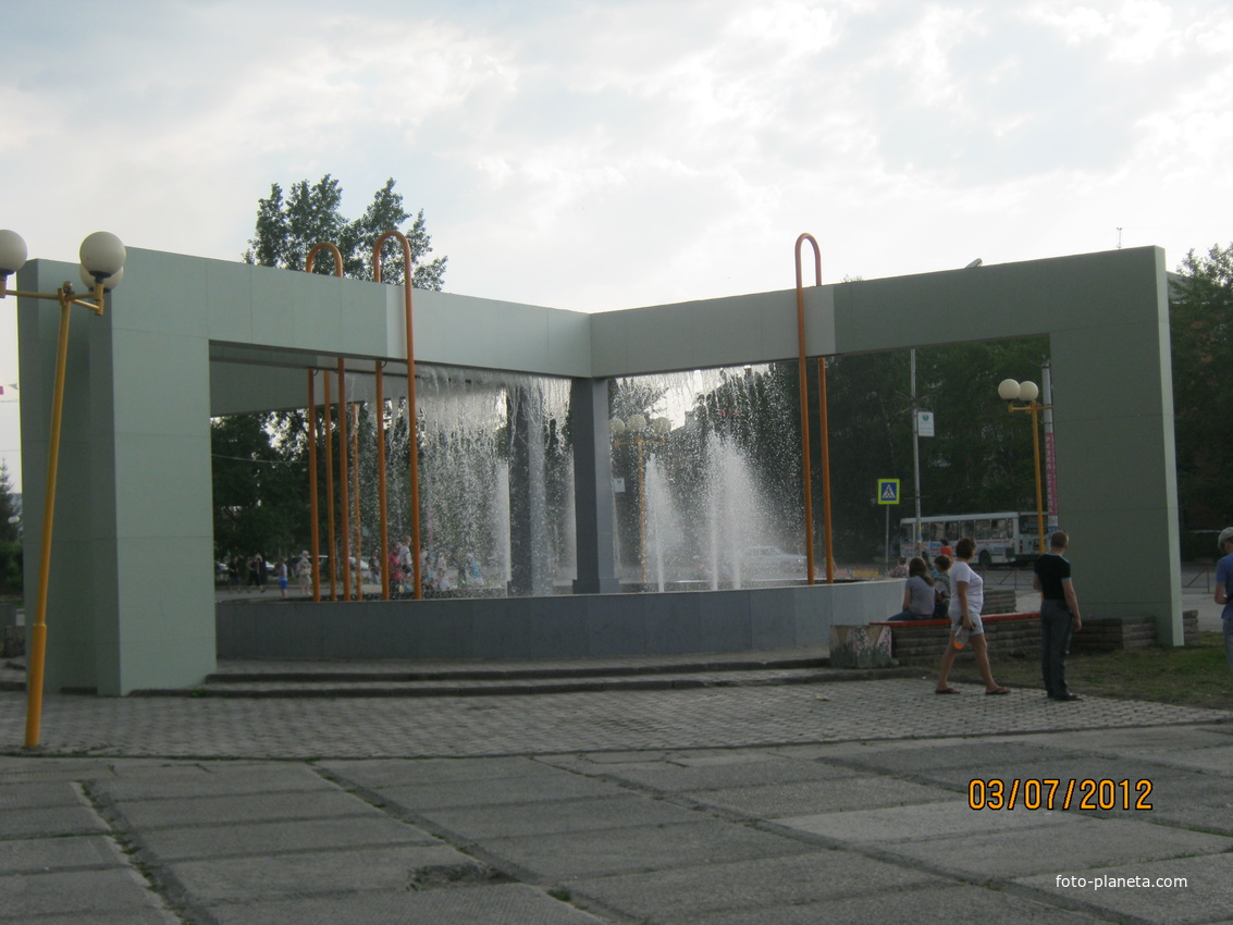фонтан у бывшего ДК В,И. Ленина (Ильича)