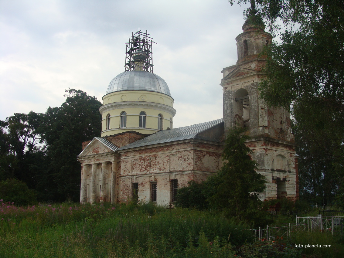 Церковь напротив д.Пищулино