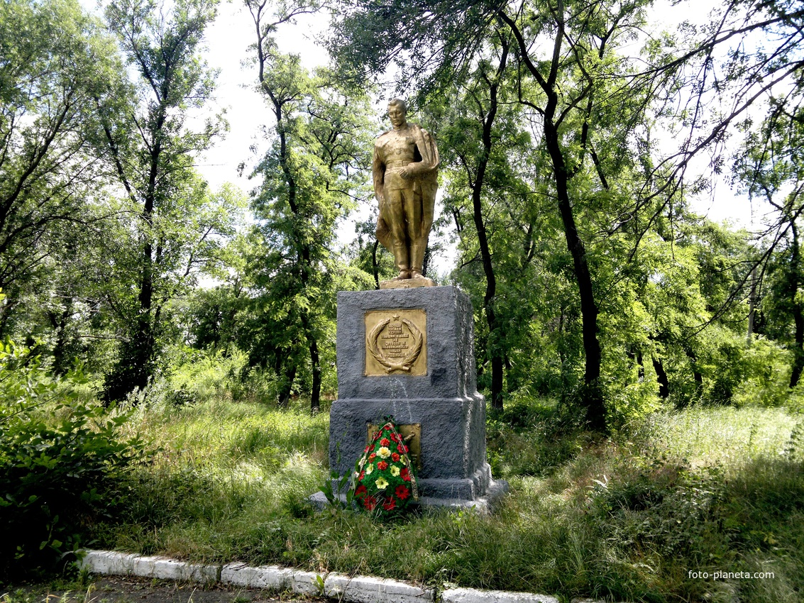 Шахты. Памятник солдатам павшим в боях за Родину.